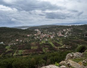 Naselje v notranjosti otoka. Foto: Boštjan Kurent Naselje v notranjosti otoka. Foto: Boštjan Kurent