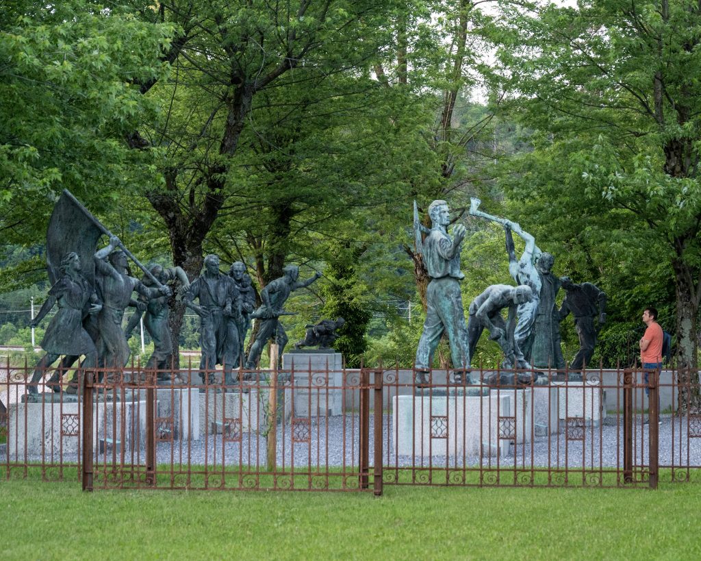 Dogajanje »Poletne muzejske noči« so dopolnili tudi vodeni ogledi depojskega objekta treh nacionalnih muzejev in odprtega dela depojev. Foto: Boštjan Kurent