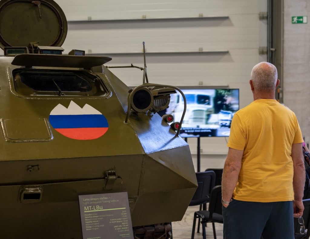 Vsebinski prikaz zgodbe slovenskega osamosvajanja je dopolnila projekcija več kratkih filmov. Foto: Boštjan Kurent