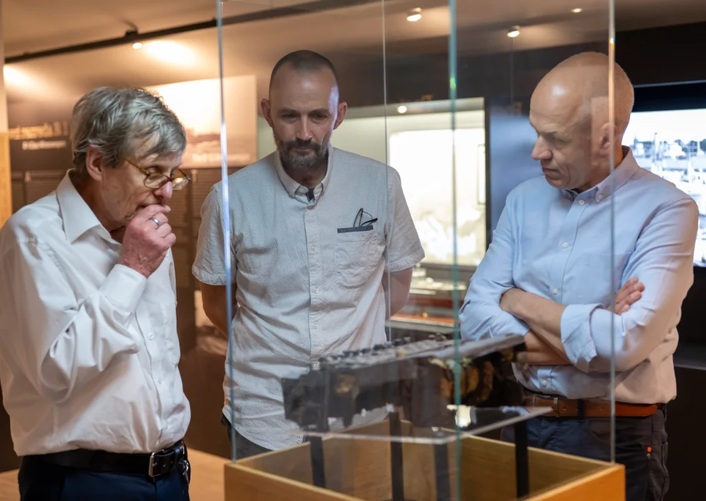 Dr. Mark Baldwin (left) with the authors of the exhibition "Enigma - The Mysterious Bahind the Scenes of War," Mr. Janko Boštjančič and Dr. Andrej Gaspari at the Military History Park Pivka (Photo: Boštjan Kurent)