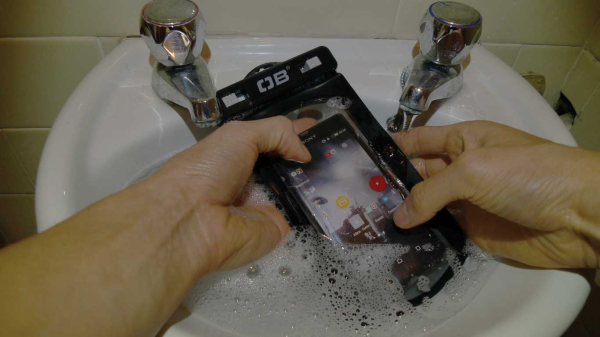 Nepremočljiv etui za telefon - Image 9