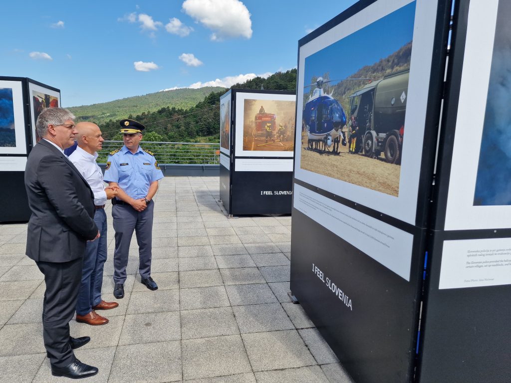 Razstavo si je ogledal tudi minister za notranje zadeve g. Boštjan Poklukar. Foto: Rok Pirjevec