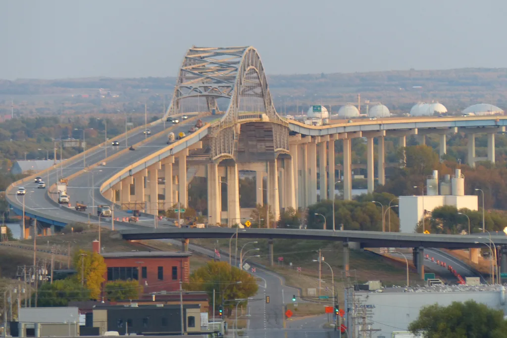 Most Johna A. Blatnika, ki povezuje ameriški zvezni državi Minnesoto in Wisconsin. Foto: Wikipedia